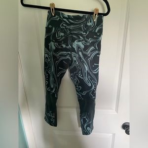 Nike dri-fit swirl pattern yoga pants
